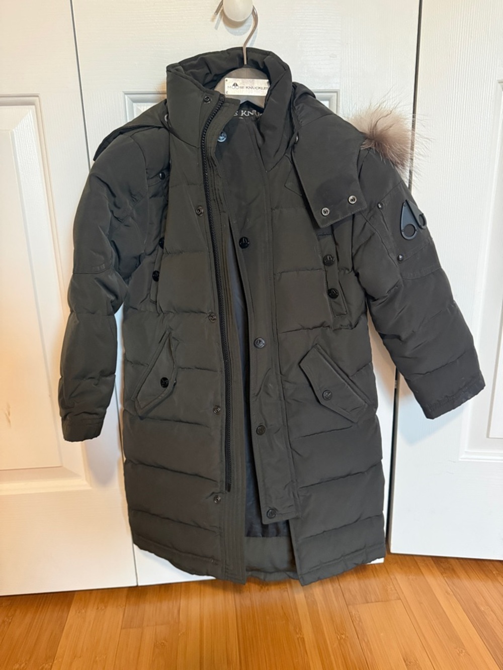 Moose Knuckles brown (grownd) Quilted Parka Fur-Trim Hood
UNISEX MIDCORE PARKA